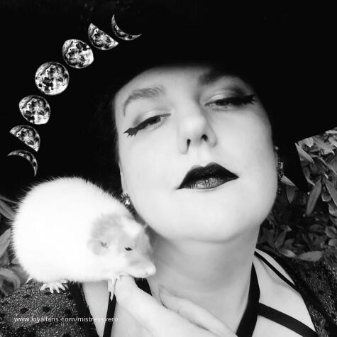 MistressVero avatar