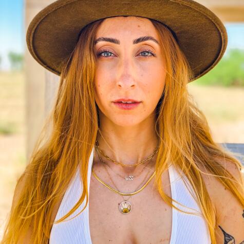 Zoe by the River avatar