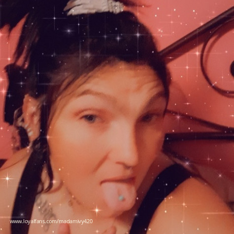 Madamivy420 avatar