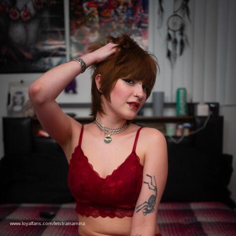 Obedient goth slut avatar