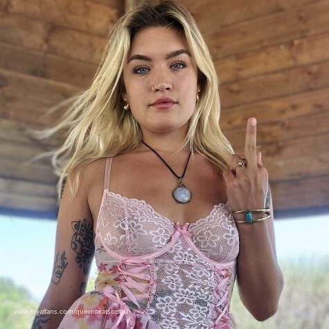 Queen Brat Sophia Spit avatar