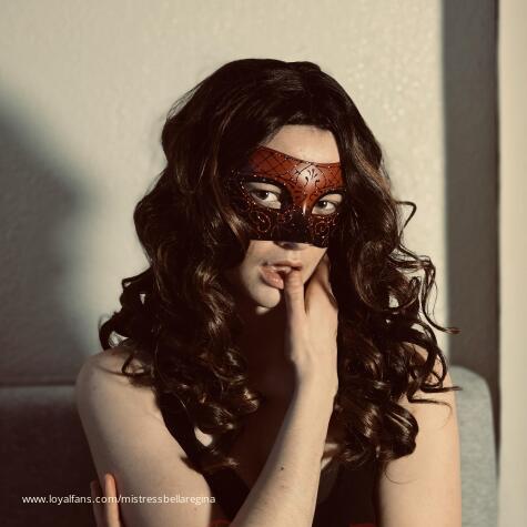Mistress Bella Regina avatar