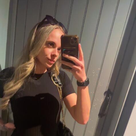 Carlie13 avatar