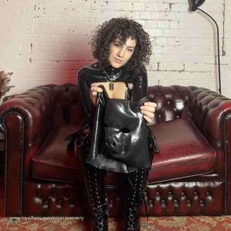 Mistress Avery avatar