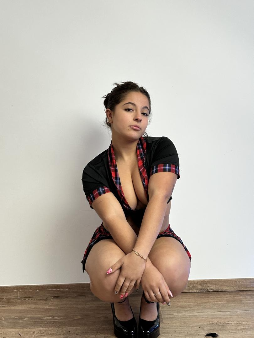 Farah Offs videos and clips | Official account | LoyalFans