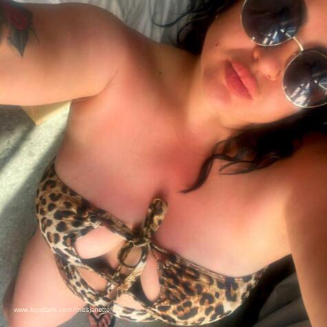 Miss Janette avatar