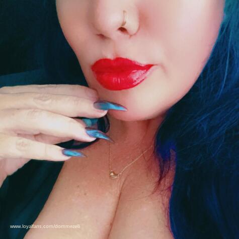 Domme Zelli avatar