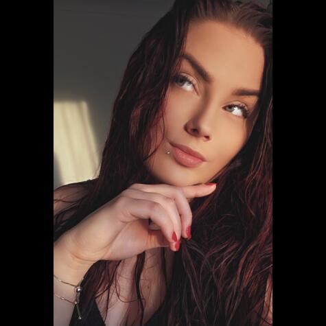 Burgundy Empress avatar
