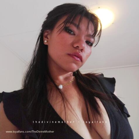Asian Findom God Zeldaquine avatar