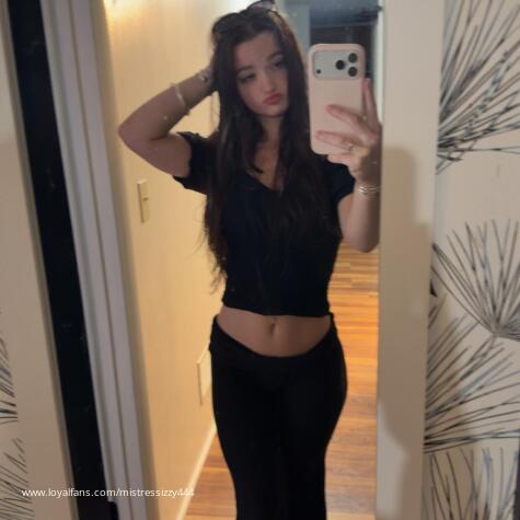 Mistress Izzy444 avatar