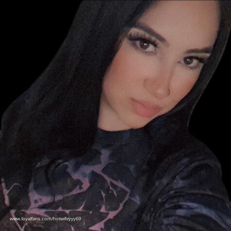 hotwifeyyy69 avatar