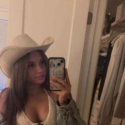 ellaj18 avatar