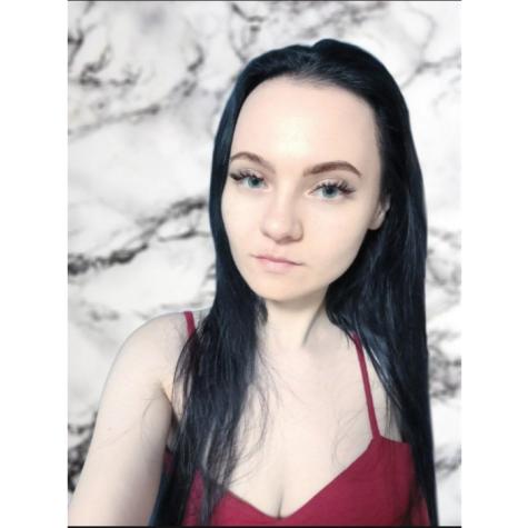 One handed Kaylee’s Official Social Fan Page | LoyalFans