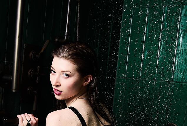 A Divine Beauty in Femdom - Goddess Eva de Vil - CREATRIXAISHISM