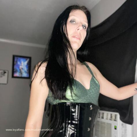 MadamAmethyst avatar