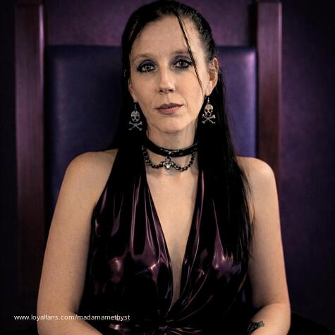 MadamAmethyst avatar