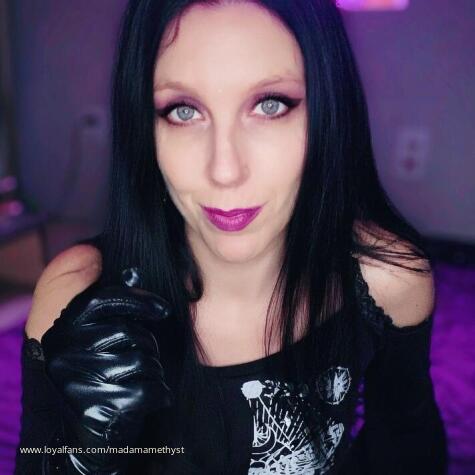 MadamAmethyst avatar