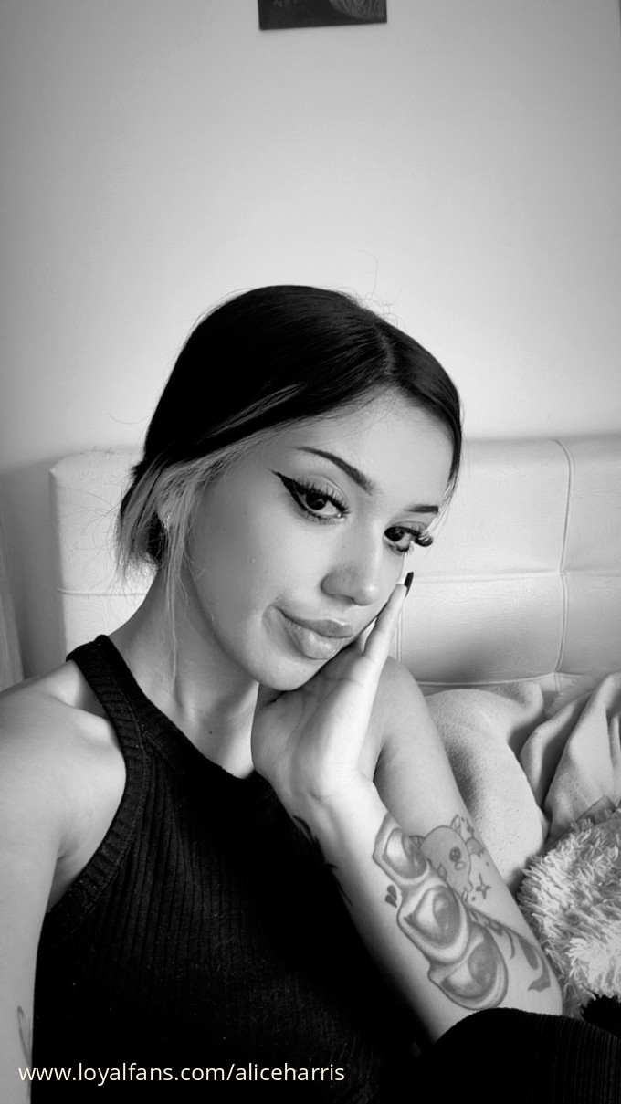 Sexy girl 💋 - AliceHarris Official Photos | LoyalFans