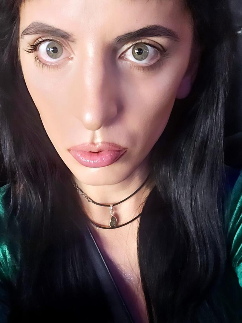 naomi-rain-s-official-social-fan-page-loyalfans