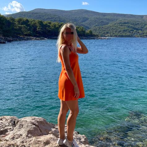 Hotwife_Blond avatar