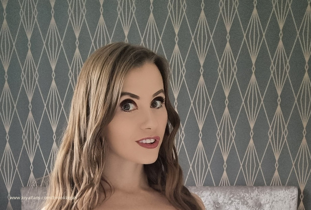 I LOVE Denim - Brook Logan Official Photos | www.Loyalfans.com