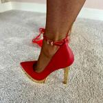 Hotwifeinstockings avatar