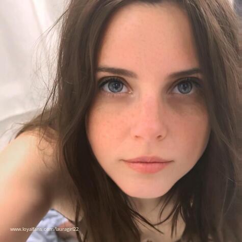 LauraGirl22 avatar