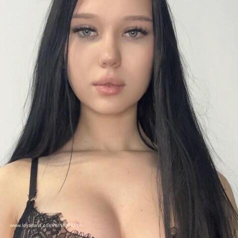 Queen Freyaa  avatar