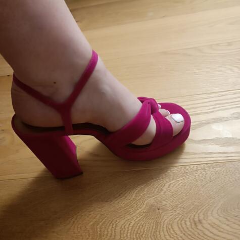 PaintedHeels avatar