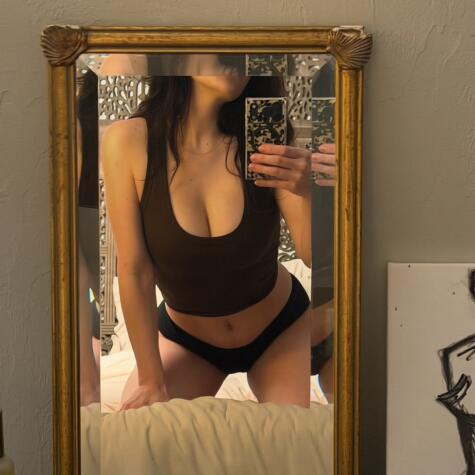 Naomi Rhodes avatar