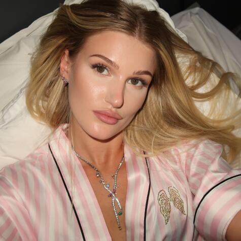 Blonde Goddess Lina  avatar