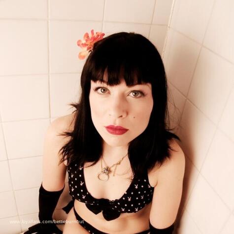 Bettie Burnout avatar