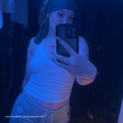 TheylovePoppy avatar