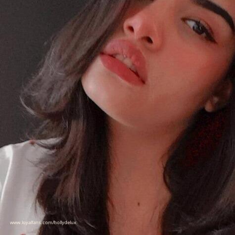 Holly Delux avatar