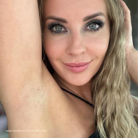 EmilyLove69 avatar