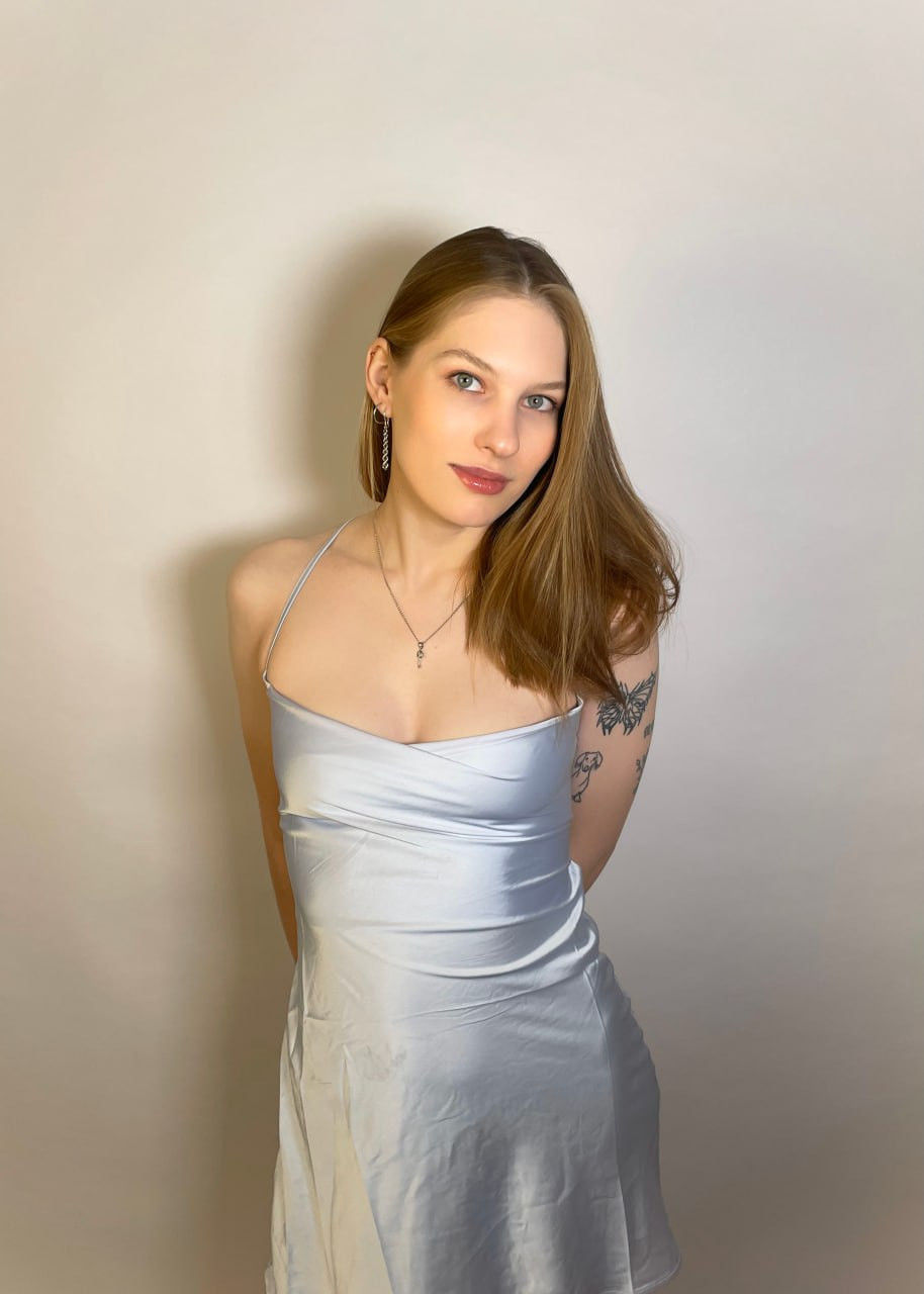 Karen Millers’s Official Social Fan Page LoyalFans