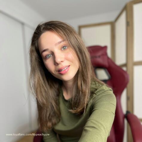 Lily PeachyPie avatar