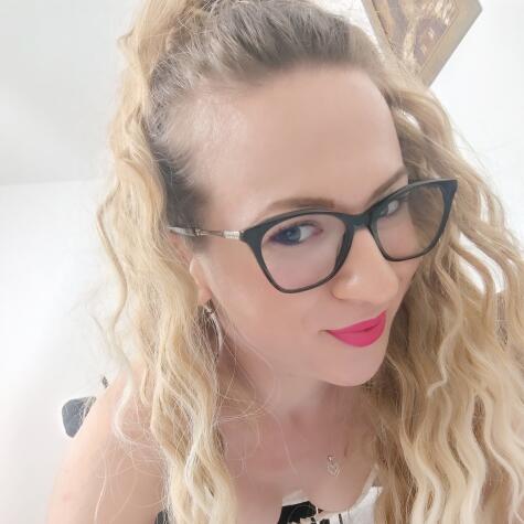 JulyaJ avatar