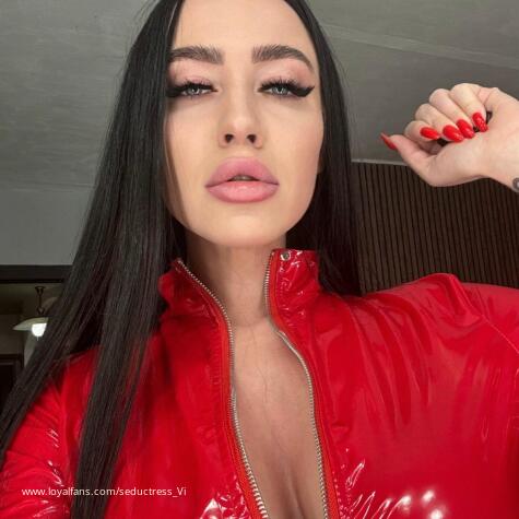 my name is Vi A rose with thorns  avatar