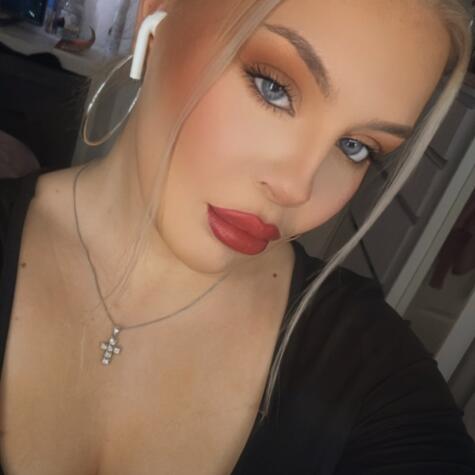 Crystalbluexox avatar