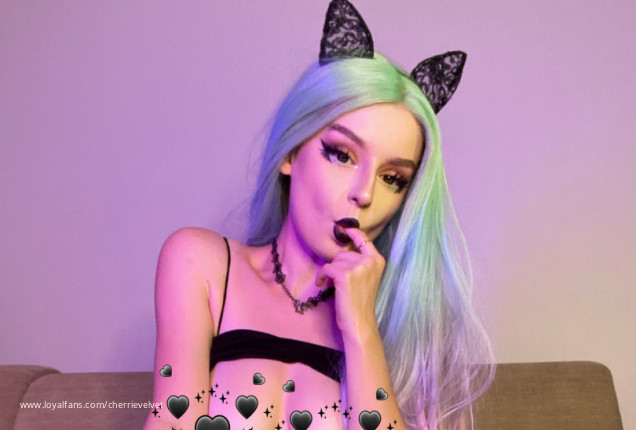 subscribe to see this pic (and many others) uncensored! - Cherrie