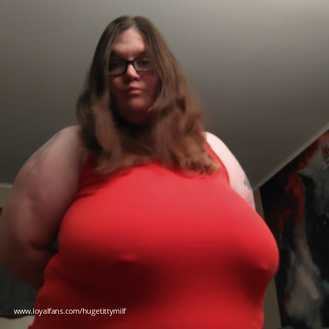 Busty Lizzie Grey avatar