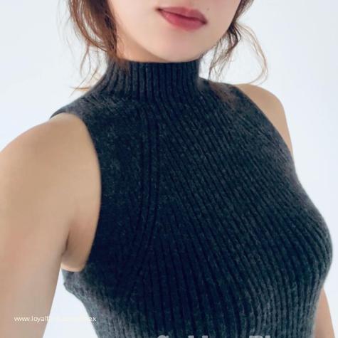 On your knees taking instructions and worshipping a feisty domme in a