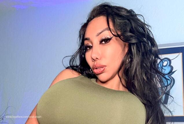 Are you in love with the shape of me? 😘 - Goddess Anakaliyah Official