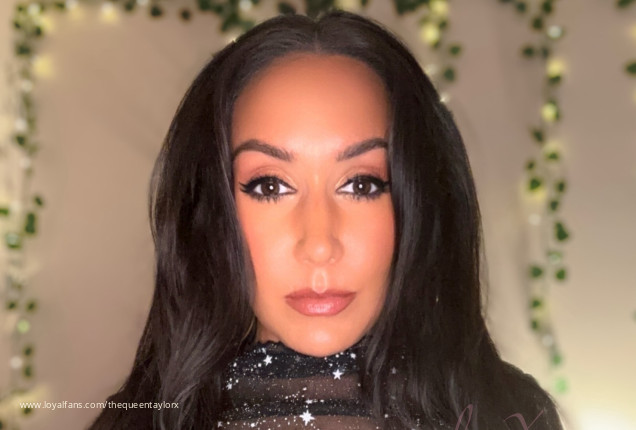 Twerking Doggy Style - Queen Taylor Official Profile | www.Loyalfans.com