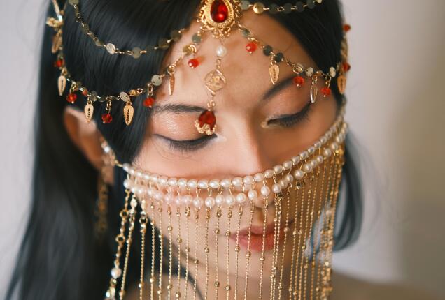 The worst part about the look is all the accessories getting caught by ...