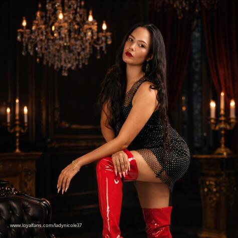 LadyNicole37 avatar