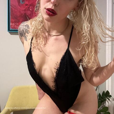 Mistress Merlot Femdom avatar