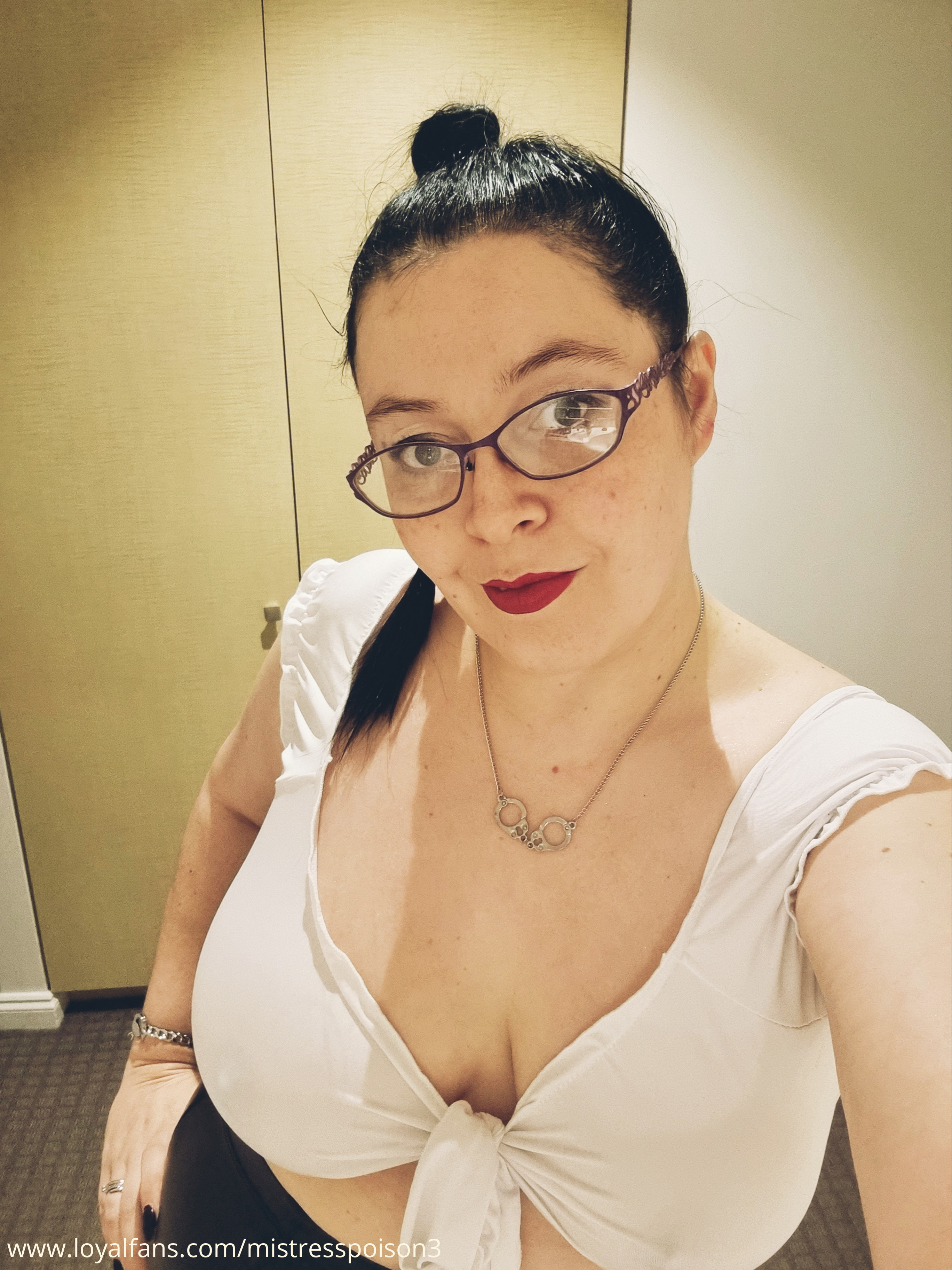 GoddessPoison’s Official Social Fan Page | LoyalFans