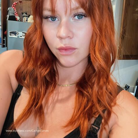 Cassie Curves avatar
